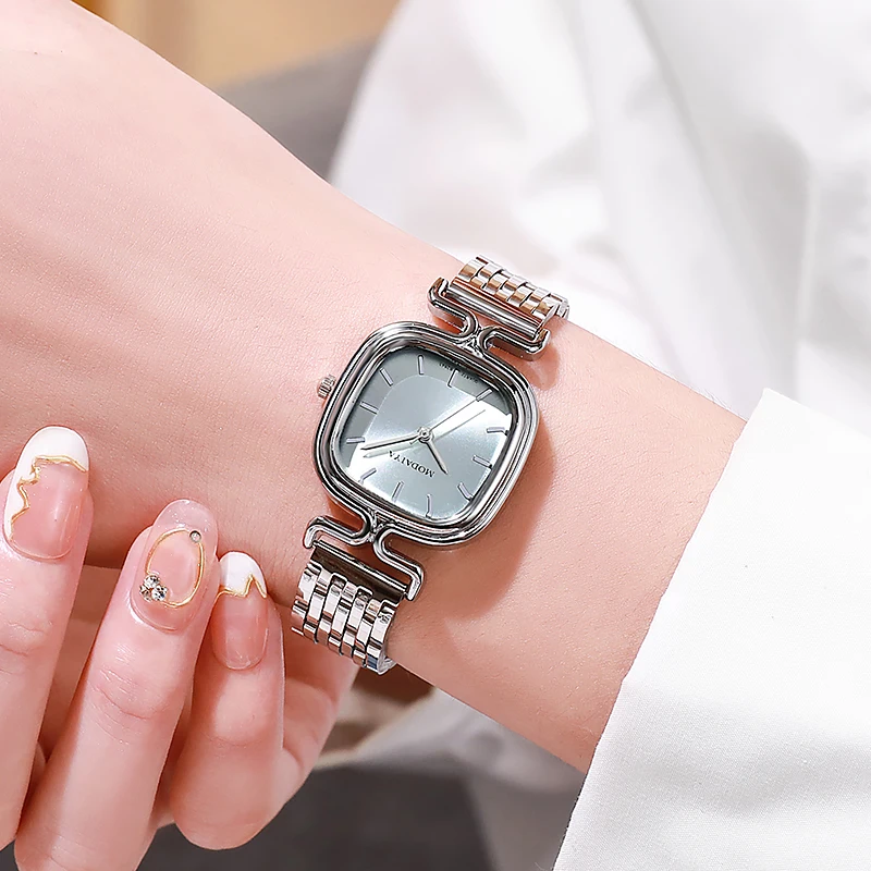 New Fashion, Compact, Elegant, Square, Casual Scale, Steel Band, Women\'s Student Quartz Watch from Foreign Trade Manufacturer in