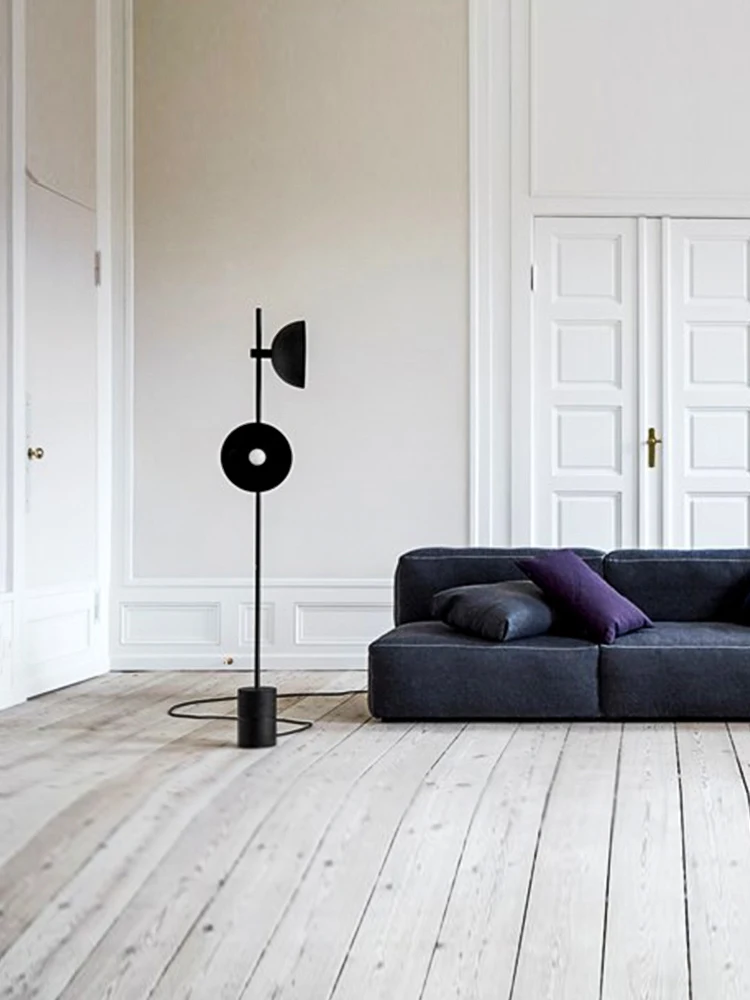 Vloerlamp Slaapkamer Studie Designer Sofa Creatieve Eenvoudige Zwarte Midden-Oude Verticale Vloerlamp