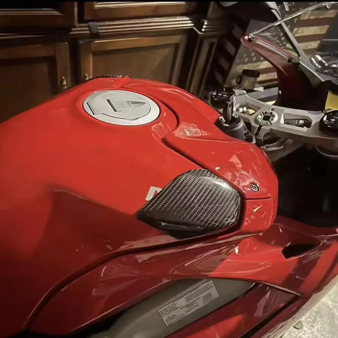 

For Ducati Panigale V4 V4S V4R Streetfighter V4 V4S 2018-2024 Motorcycle Accessories Carbon Fiber Fuel Tank Protective Cover