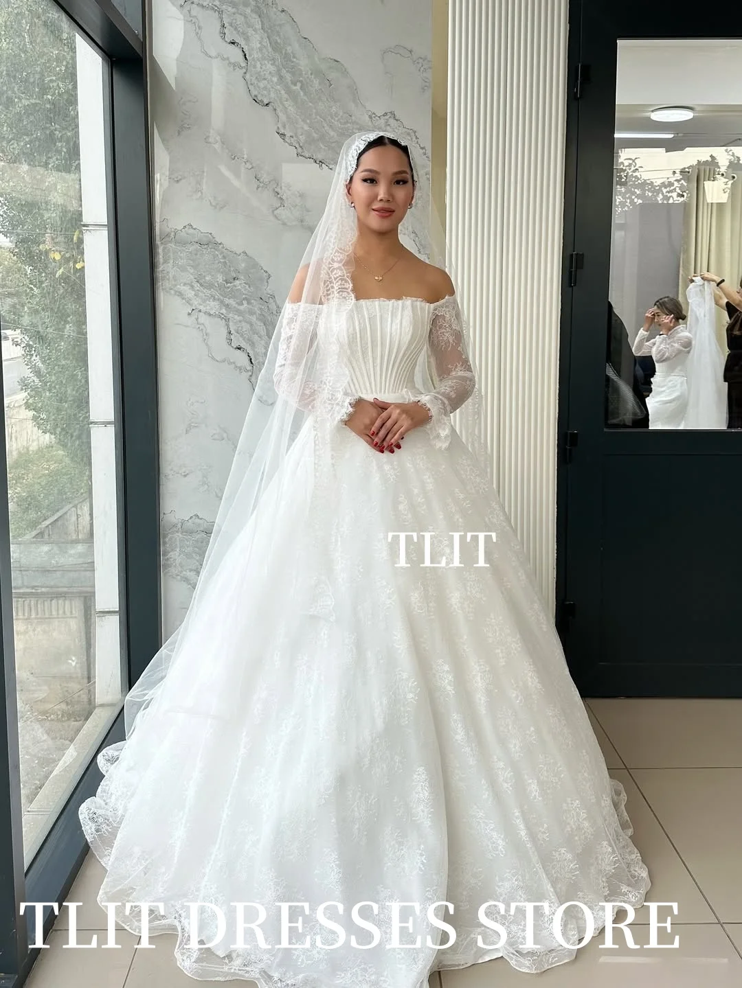 TLIT 고급스러운 레이스 A라인 웨딩드레스 맞춤형 스트랩리스 오프숄더 레이스 커프 신부 드레스