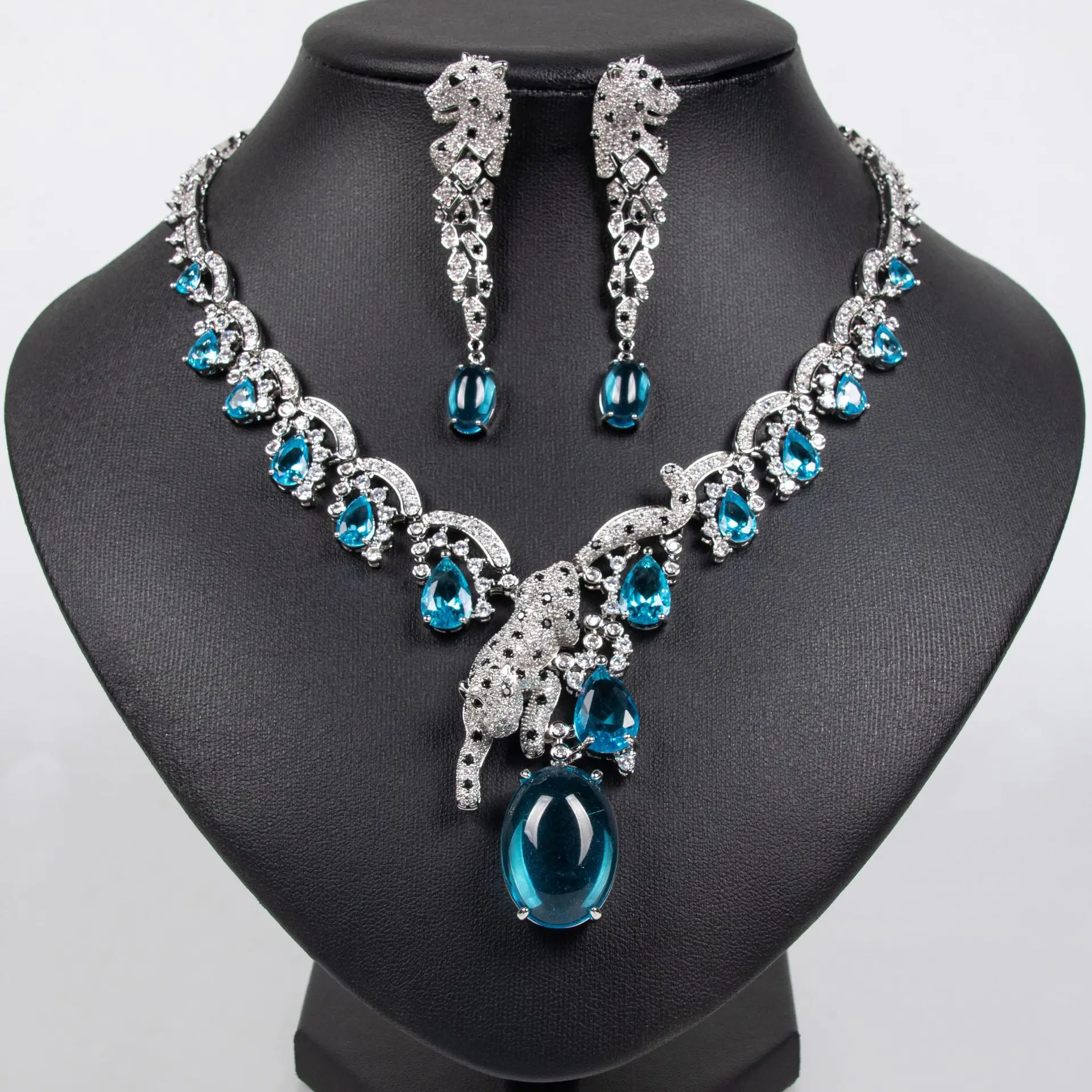 European and American Fashion Exaggerated Animal Zircon Earrings and Necklaces Set  Luxurious and Unique Women's Jewelry