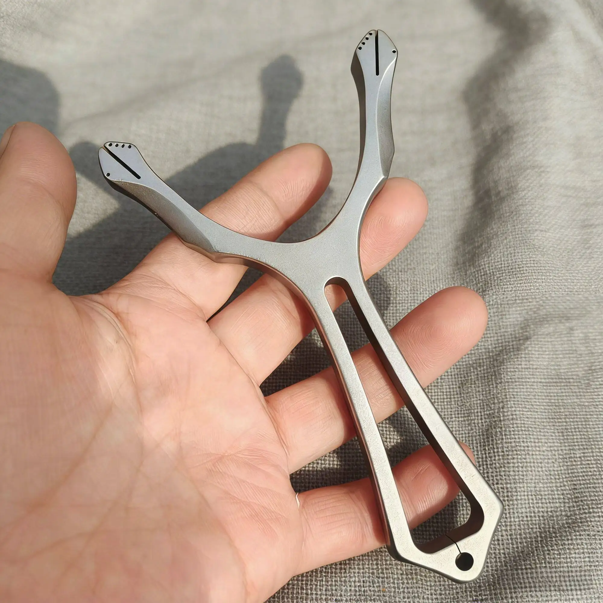 Outdoor Portable EDC Stainless Steel Non Binding Slingshot Camping Hiking Tool