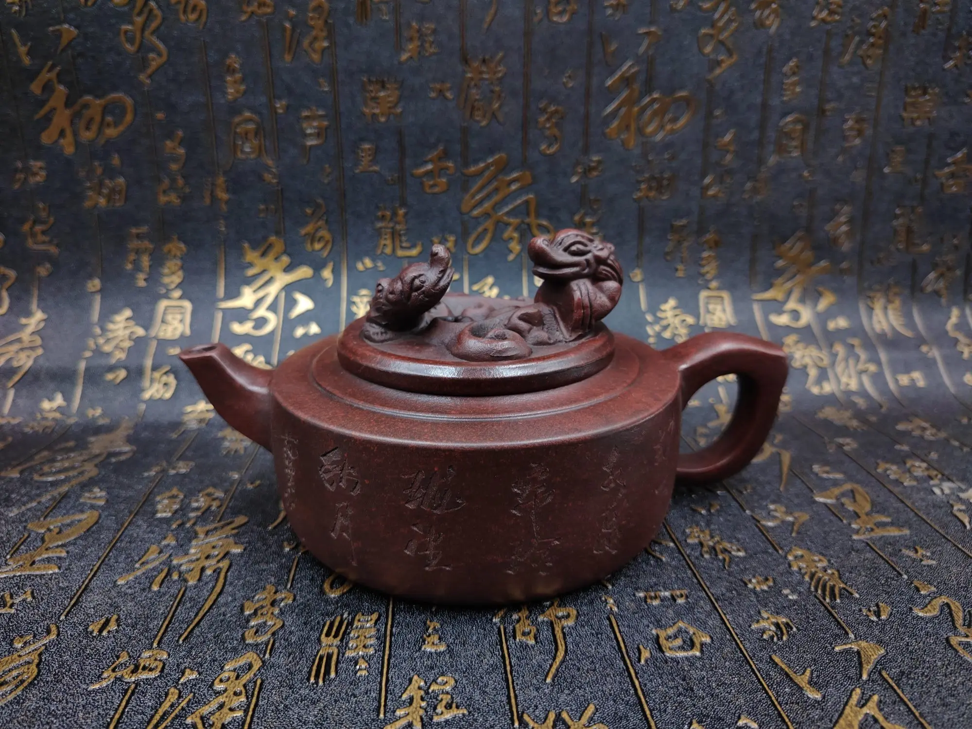 

7"Chinese Yixing Purple Clay Pot Two Dragon Statue Cover Engraved Teapot Kettle Teapot Flagon Gather fortune Ornaments