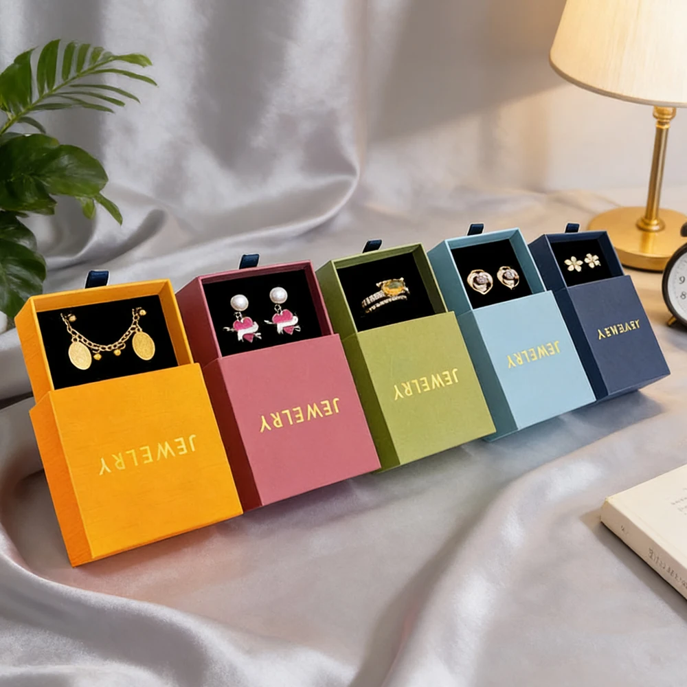 

Customized Logo Rectangle Square Jewelry Box 50Pcs Bracelet Necklace Earring Kraft Paper Drawer Travel Jewellry Packaging Boxes
