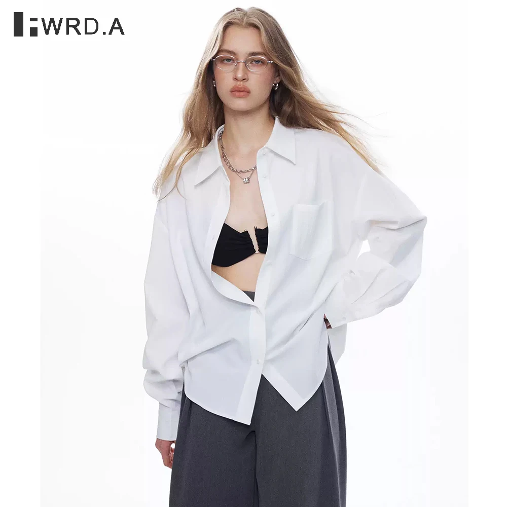 

FWRD Минималистичный стиль старых денег Мятая текстура Свободная рубашка Женская негабаритная деконструированная непринужденная солнцезащитная рубашка # FWRD6058