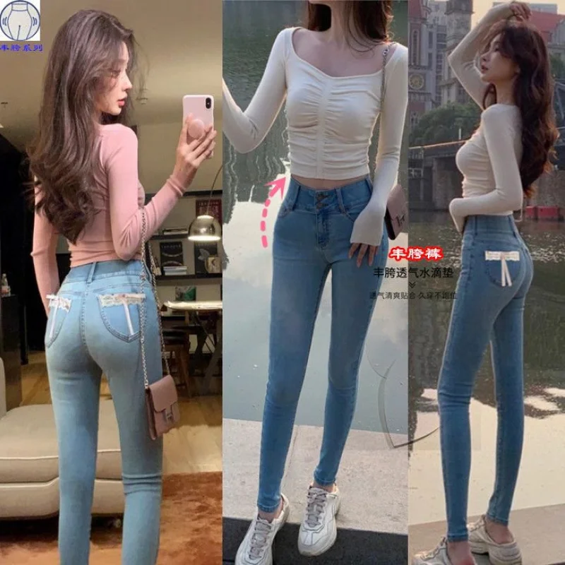 

Джинсы Lace Princess~: светло-голубые, с завышенной талией, простым дизайном и бантом, подчеркивающим бедра, чистые и соблазнительные, облегающие.