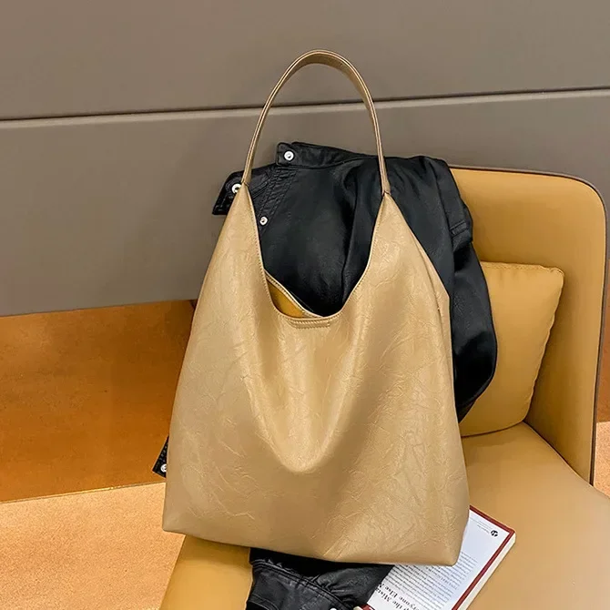 

2025 New Large Capacity Bag Women's Winter Simple Shoulder Bag Class Commuting Tote Bag