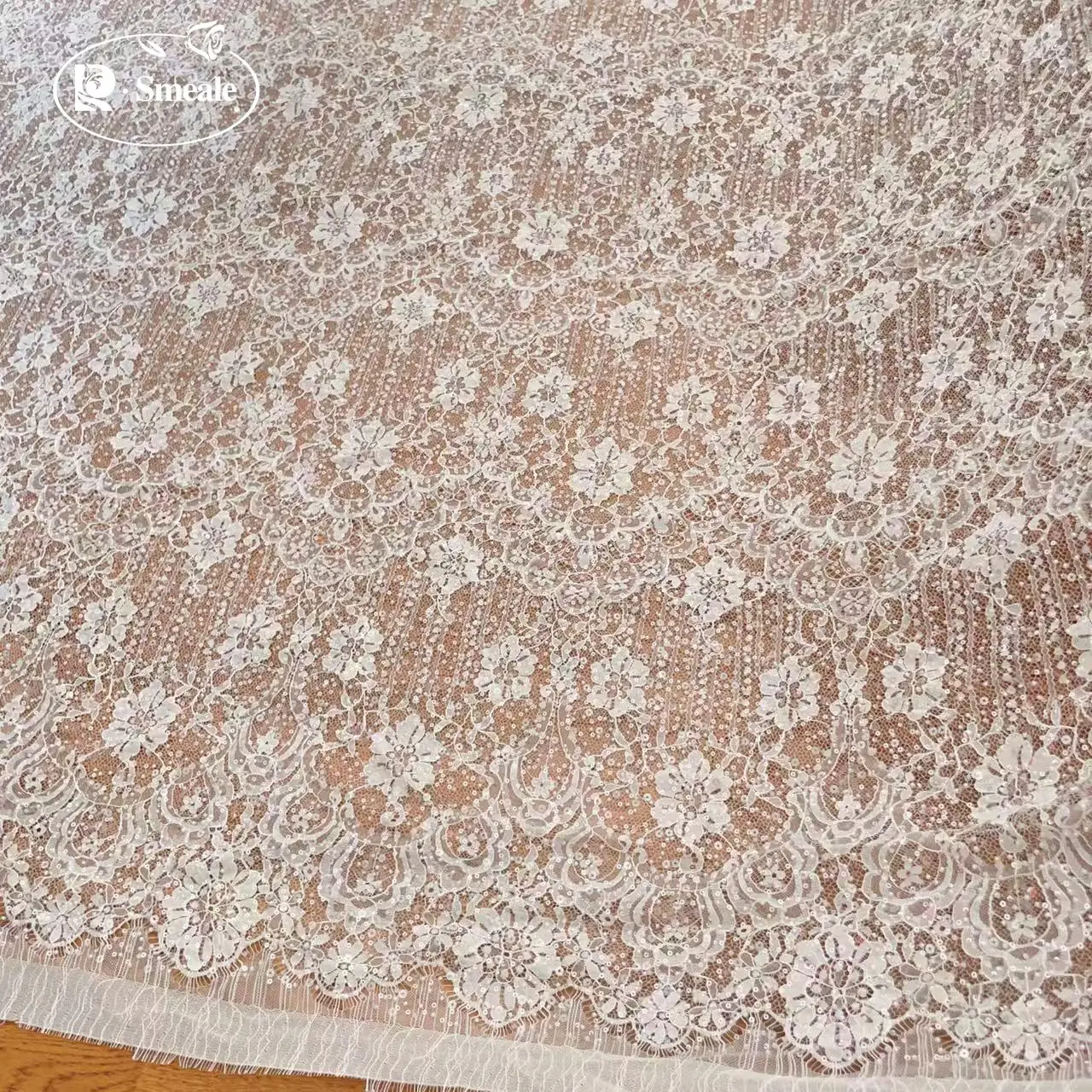 3Yards.NEUE Wimpernperlen Pailletten Spitzenstoff. Luxuriöses Abendkleid aus französischer Spitze. Hochwertige Maßanfertigung für Braut- und Hochzeitsstoffe. – Detail 7