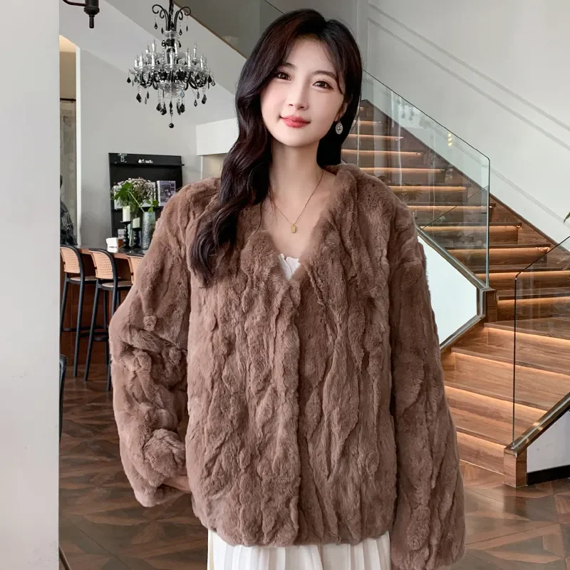 الخريف والشتاء 2026 جديد ريكس الأرنب معطف الفرو المرأة موضة الخامس الرقبة طويلة الأكمام الفراء سترة الإناث ملابس خارجية فضفاضة غير رسمية W1156