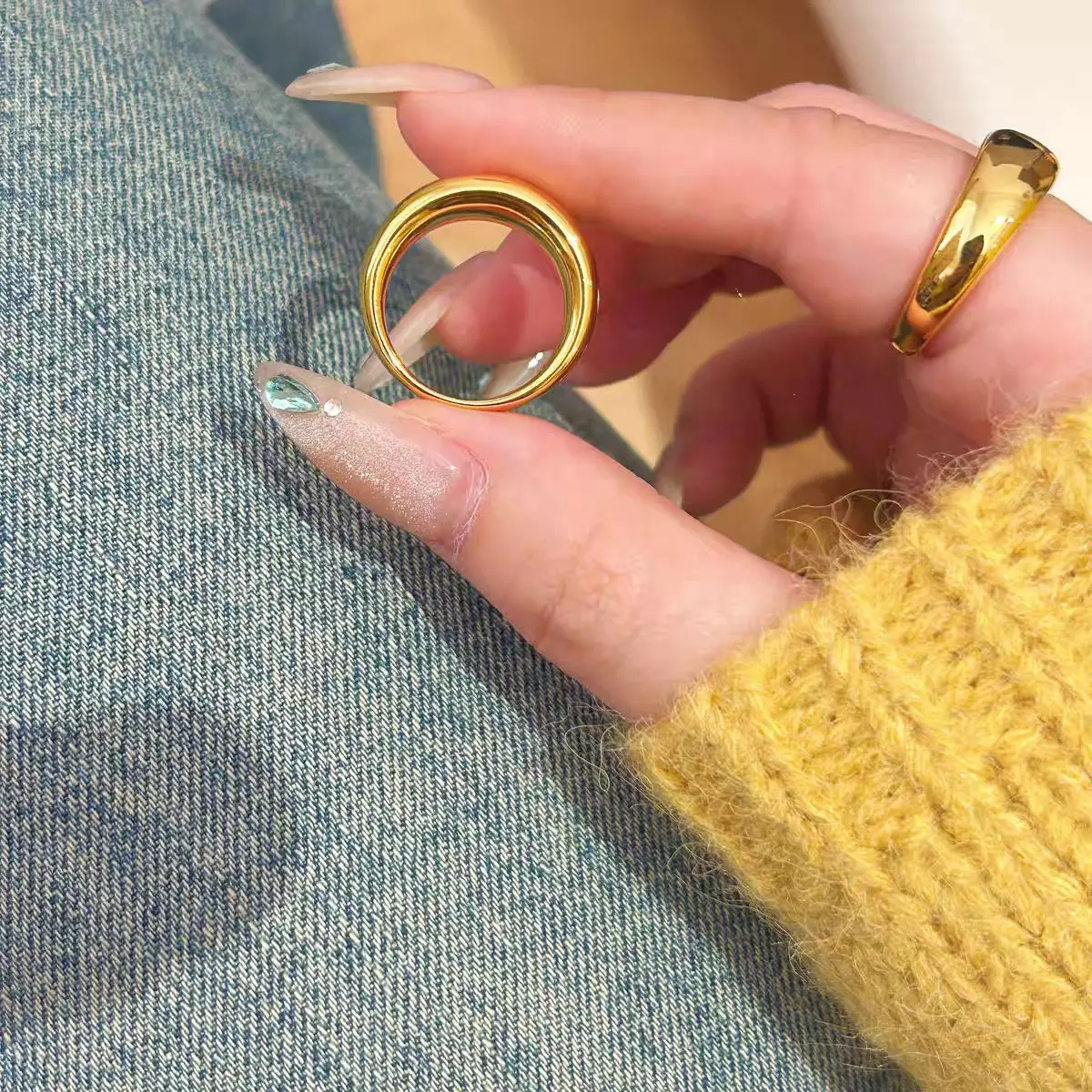 AU999 24K Gold Women's Bread Closed Ring - Polished Surface + Shimmer Edge Contrast, Engraved Micro Patterns, Daily Luxury Vibe