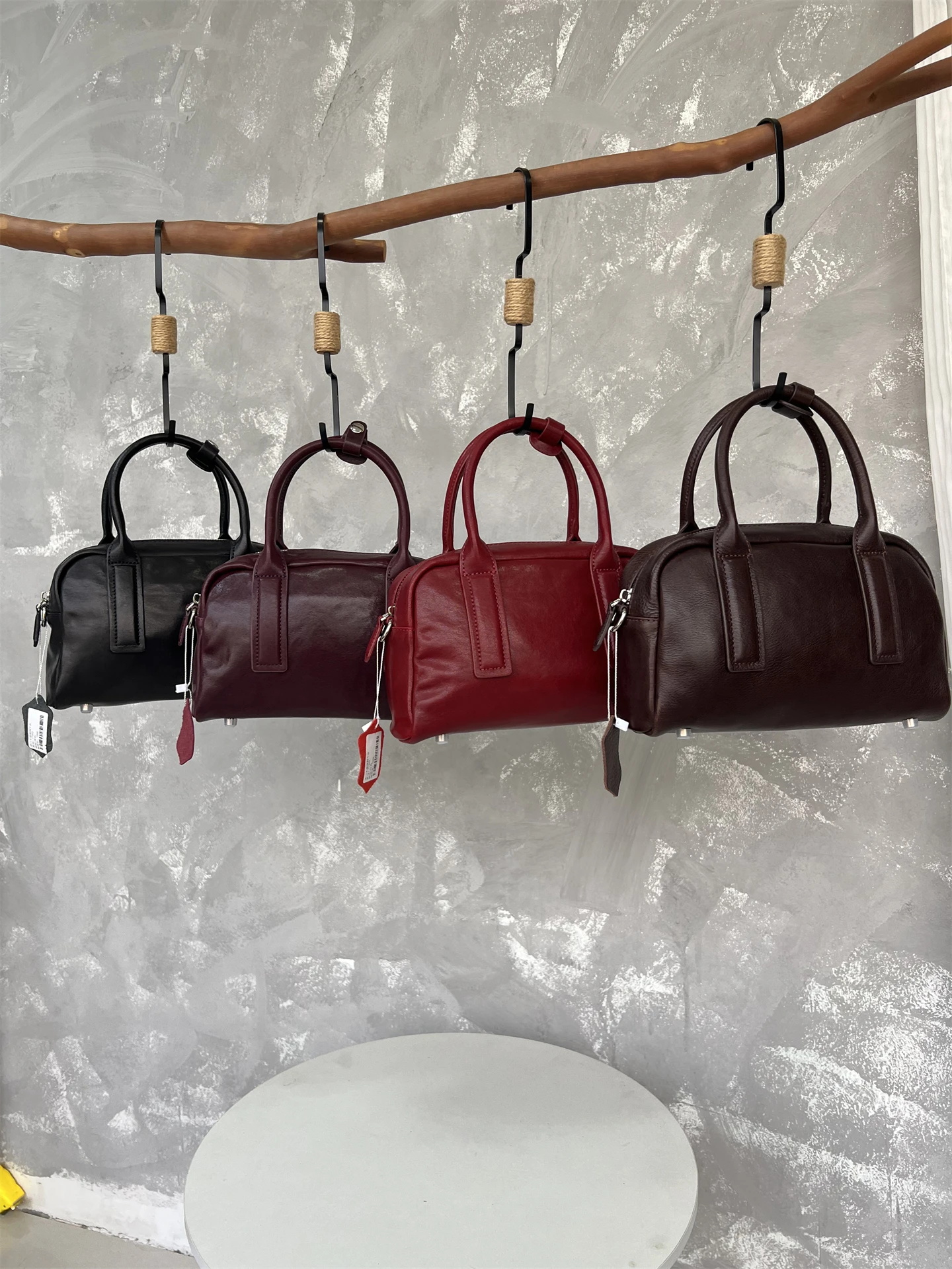 sac-bowling-artistique-retro-pour-femme-sac-a-main-tendance-pour-le-quotidien-porte-epaule-ou-croise-en-cuir-de-vachette-pleine-fleur-tanne-vegetal