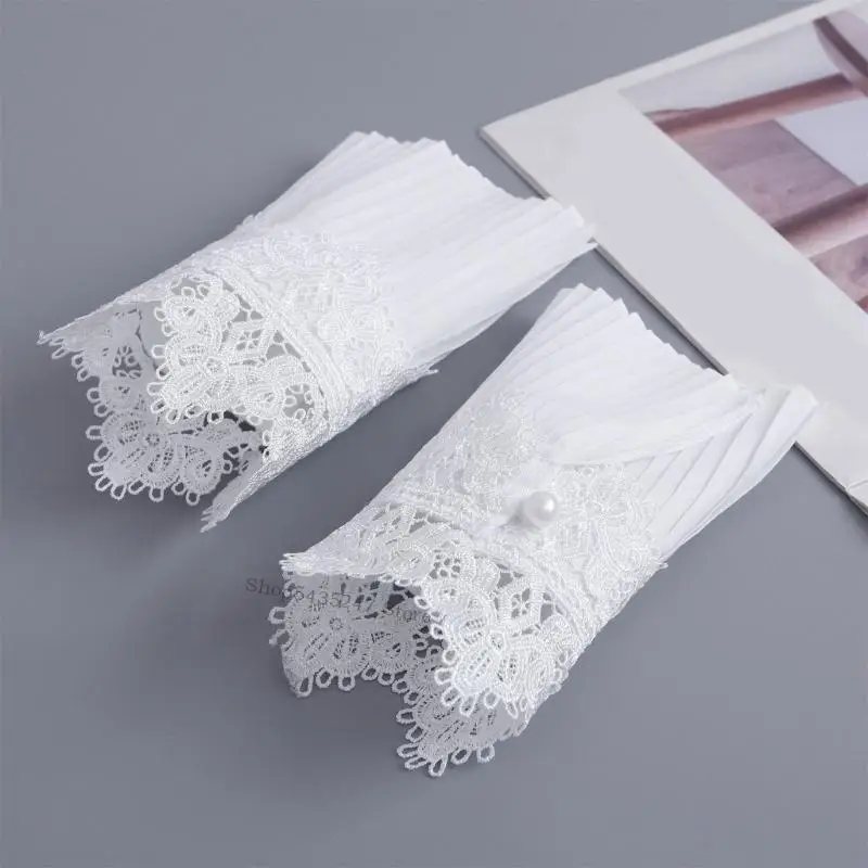 

Вышивающие цветочные манжеты на запястье рукавов Рукава с рюшами.