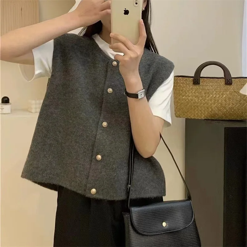 Round neck solid color knitted vest autumn new item, single breasted loose outer layer, layered sweater vest for women