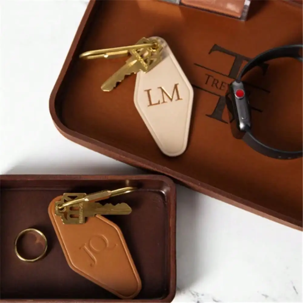 1 Stück Personalisierter PU-Leder Schlüsselanhänger mit Messing-Schlüsselring, Doppelseitiger Rhombus-Autoschlüsselring, Vatertags-Geschenk, Geschenk für Papa/Sohn – Detail 4
