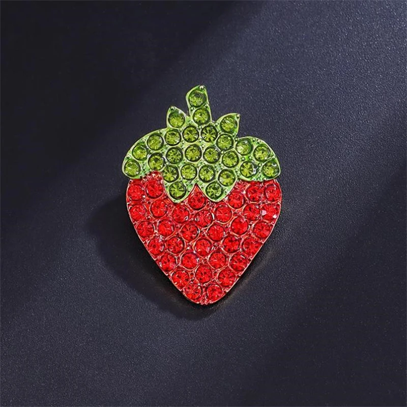 1 قطعة بروش الفراولة لطيف للنساء الفتيات رائعة الفراولة الفاكهة دبابيس مجوهرات العصرية اكسسوارات هدايا عيد 2025