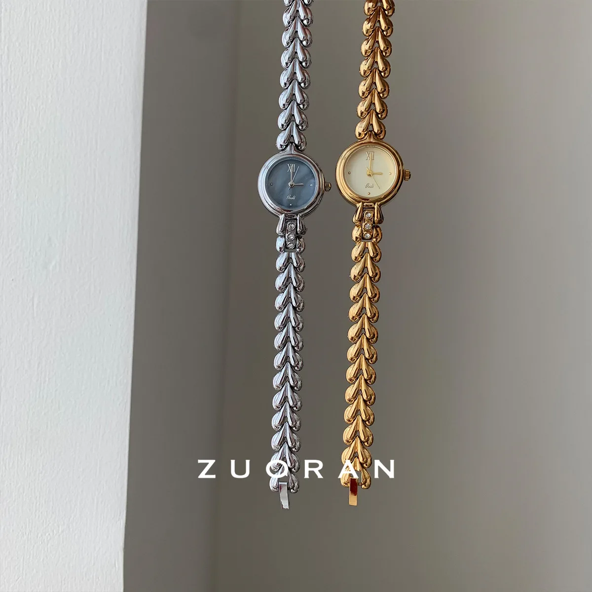 

New round dial wheat ear strap, light luxury fashion, high-end style, fashionable women's quartz watch, women's gift.