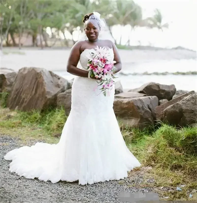 Robes De mariée sirène africaines personnalisées, grande taille, avec des appliques en dentelle, avec traîne De balayage, sans bretelles, Corset au dos, robe De campagne