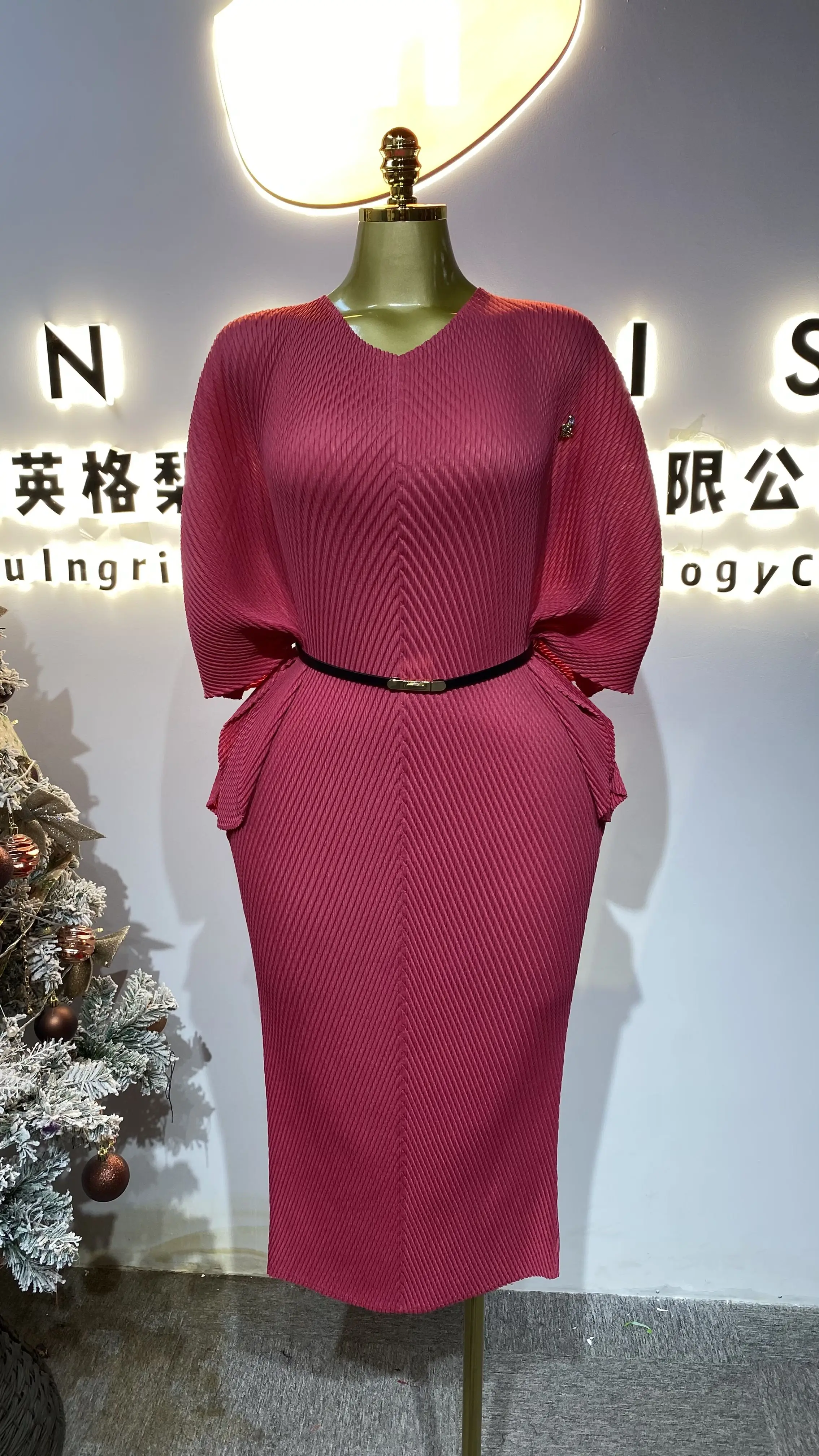 

Pleated elegant retro swing dress, new summer style, club style, versatile V-neck, high-end loose sleeve long dress-GZXX662