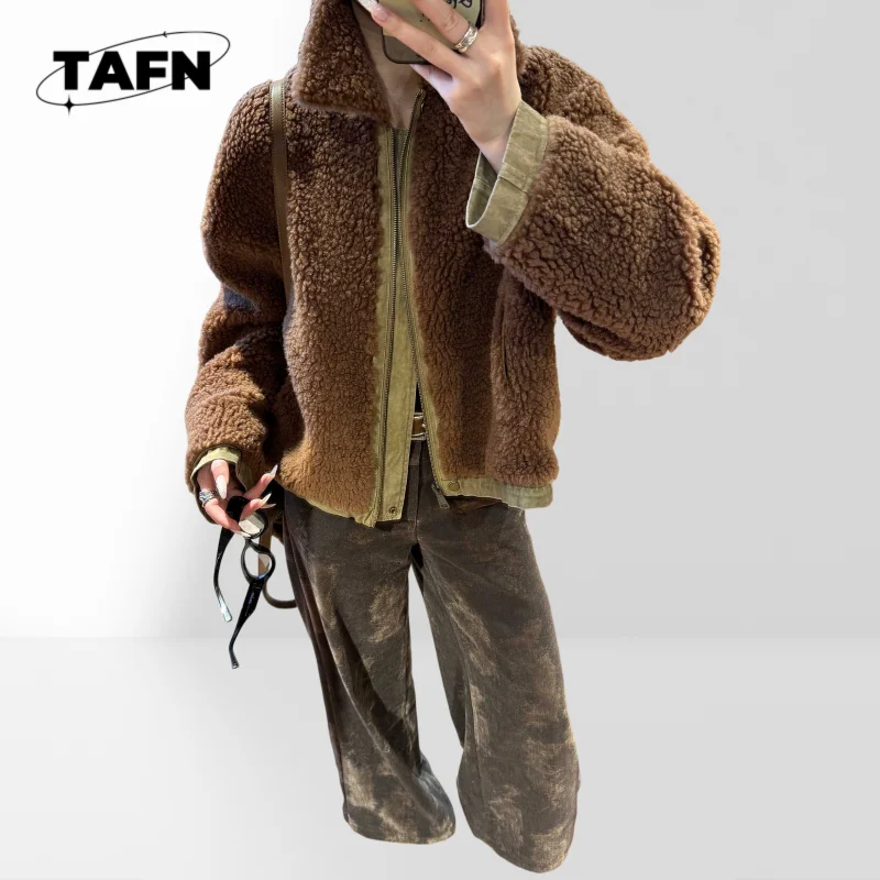 Bequeme Daunenweste für Damen für kaltes Wetter. Modische, schicke, ärmellose Puffweste für aktive Frauen bei kaltem Wetter AJ1201