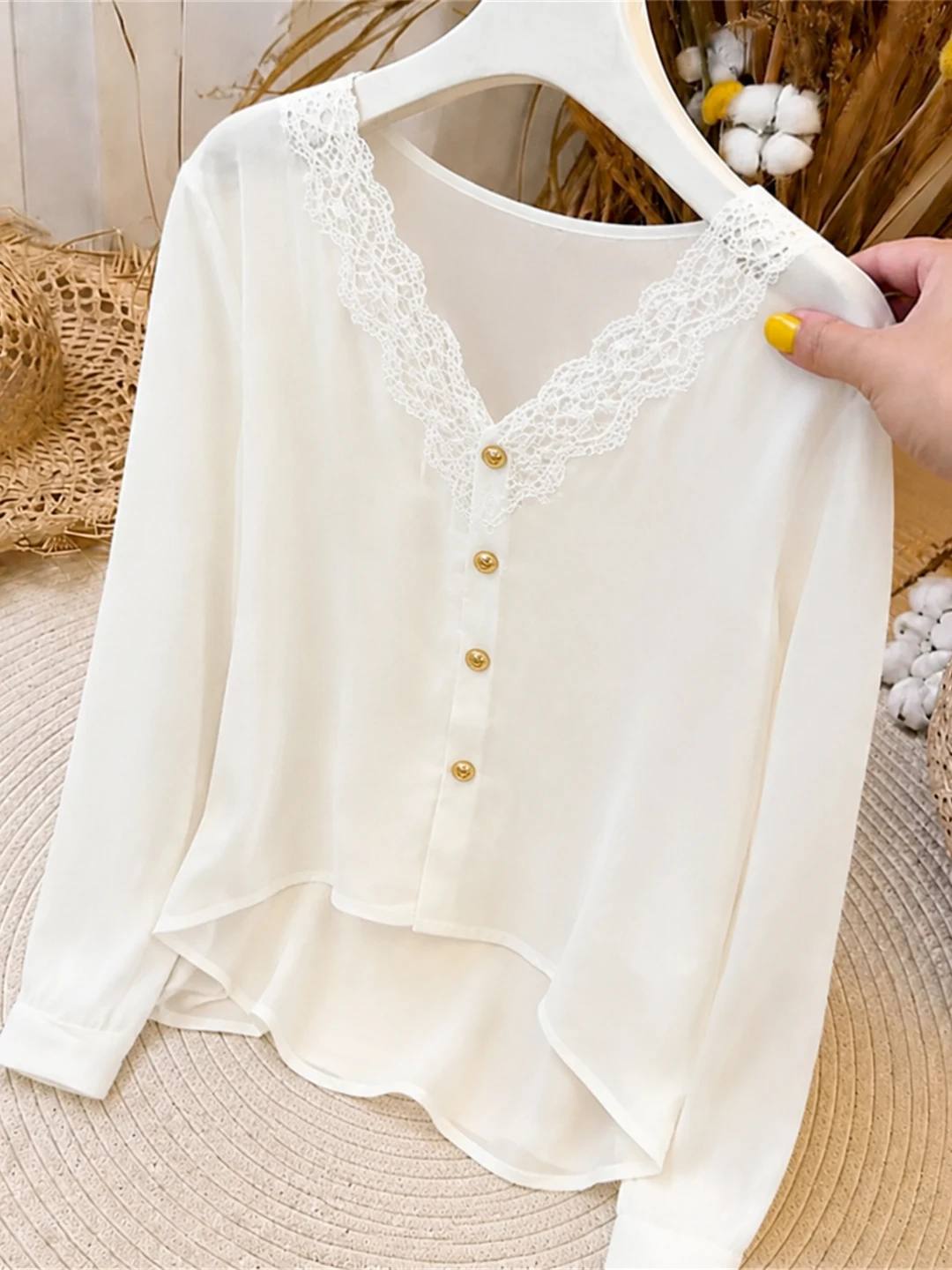 Elegant Lady Style Lace Splice V-Neck Long Sleeve Shirt Luxury Feel Top Korean Version Straight Cut Silk Women's Premium Shirt