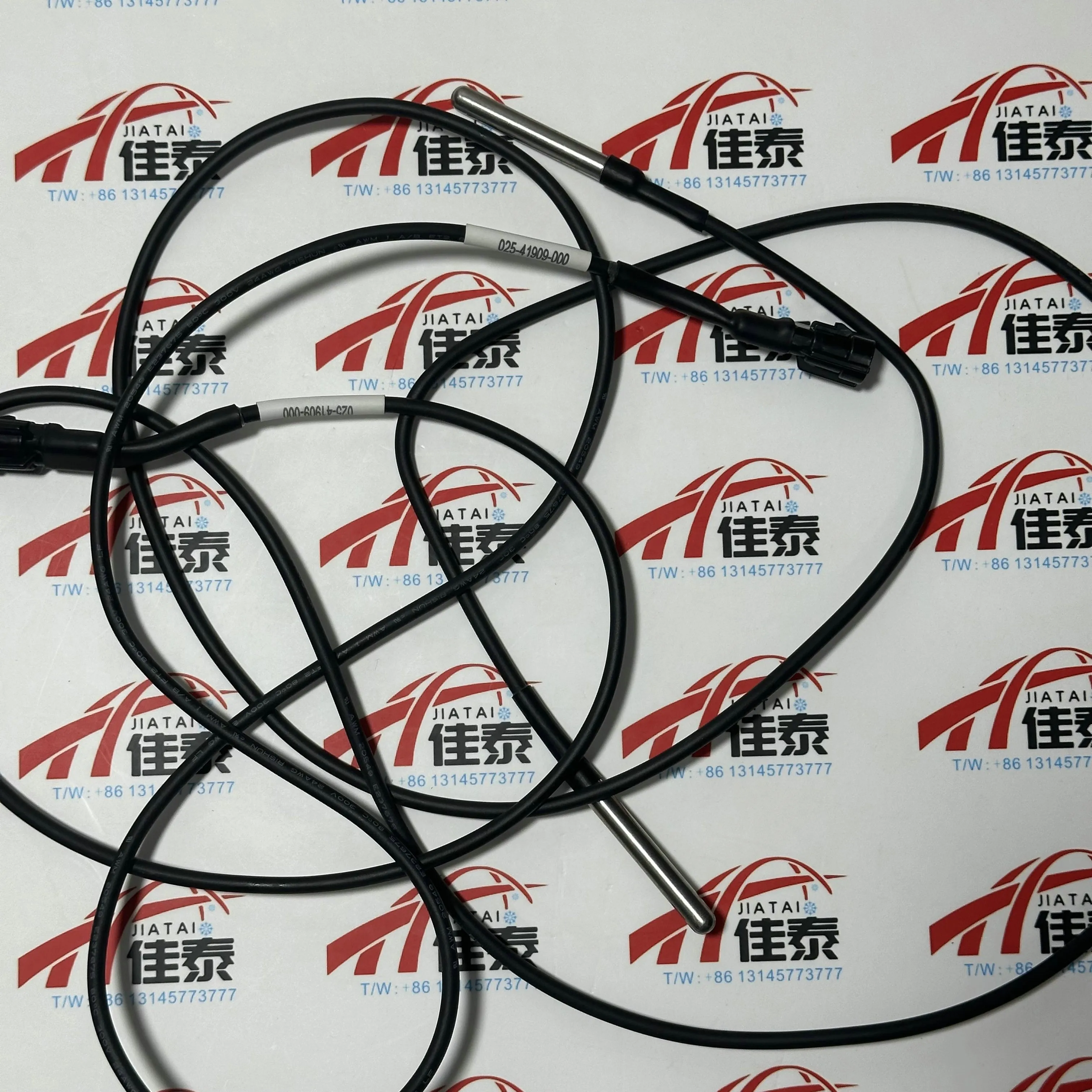 025-41909-000 is an ambient temperature sensor used for temperature monitoring in HVAC systems and industrial applications