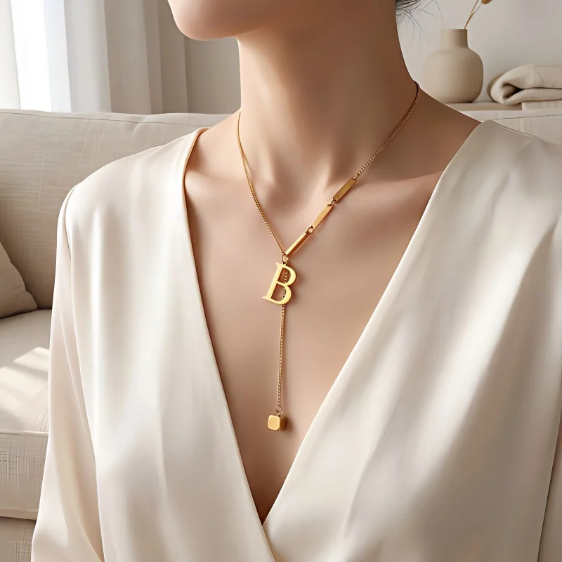 18K Gold Plated Initial B Y La - Initial Letter Necklace 18K Gold recension och pris