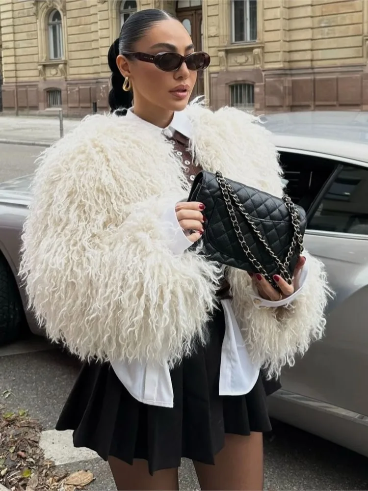 Artificial Fur Effect Short Coat White Round Neck Curly Plush Coat Warm Women Overcoat Loose Fluffy Outwear Trends Streetwear