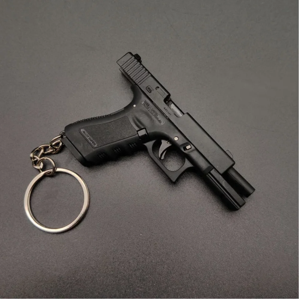 Alloy Mini Pistol Keychain Toy Mini Gun Fidget Toy 1:3 Glock 17 Desert Eagle Colt 1911 Berreta 92F Shell  Ejection Free Assembly