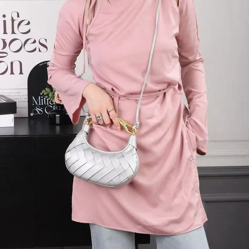 

Fashion ladies pu leather hand-woven shoulder strap luxury handle bird's nest design hollow barrel tote bag wedding bridal bag