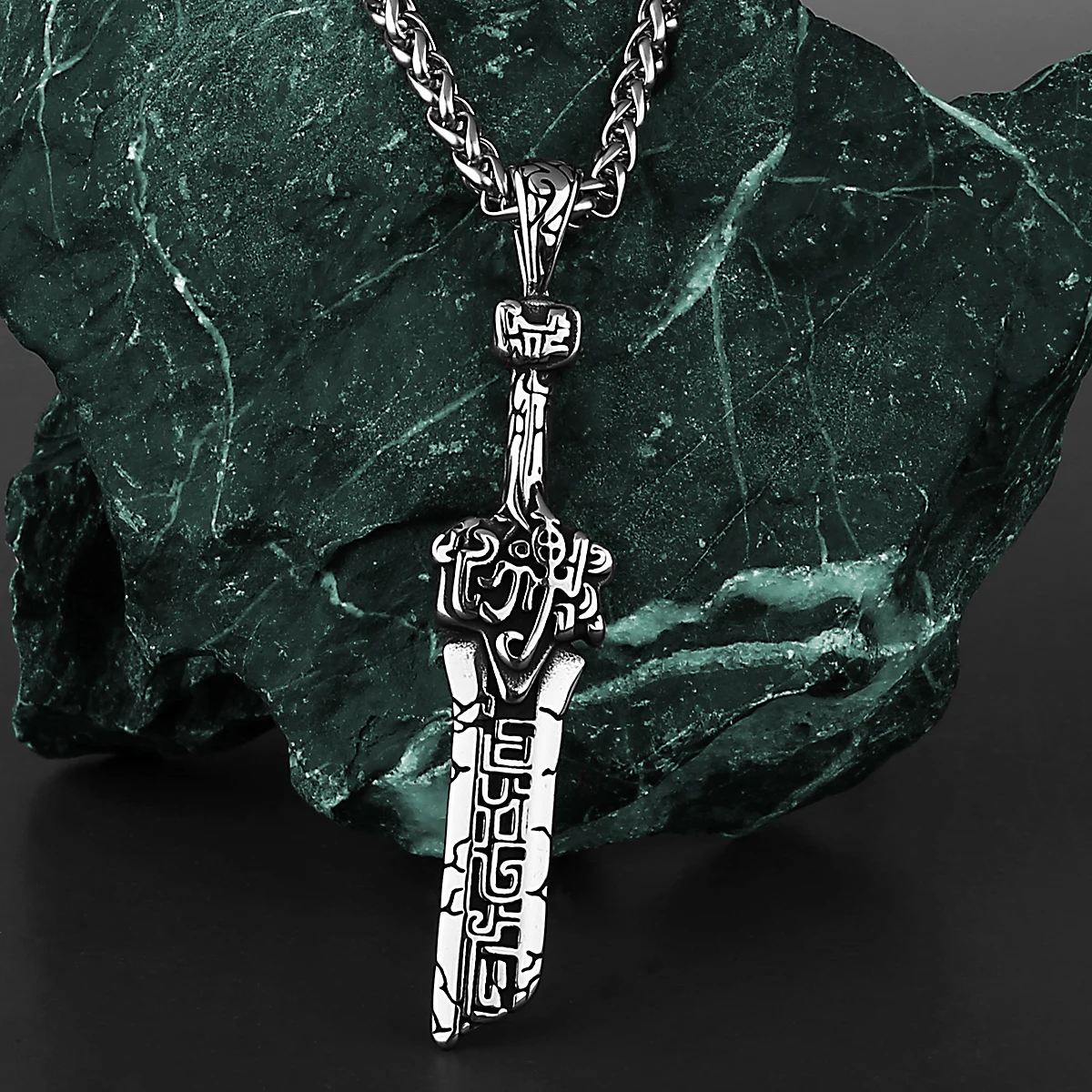 Domineering Broken Sword Necklace Wild God of War Pendant Stainless Steel Unisex Retro Punk Gothic Party Birthday Gift Wholesale