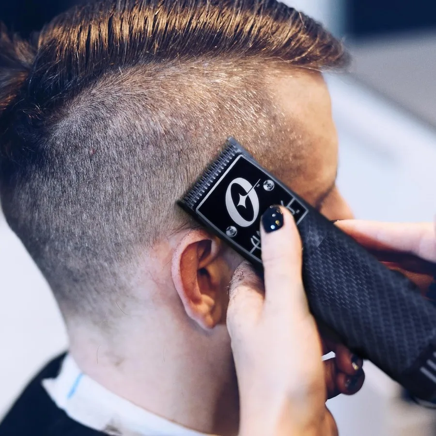 Professional Salon-Grade Hair Clipper with Detachable Carbon Fiber Blade for Precision Styling and Long-Lasting Performance in