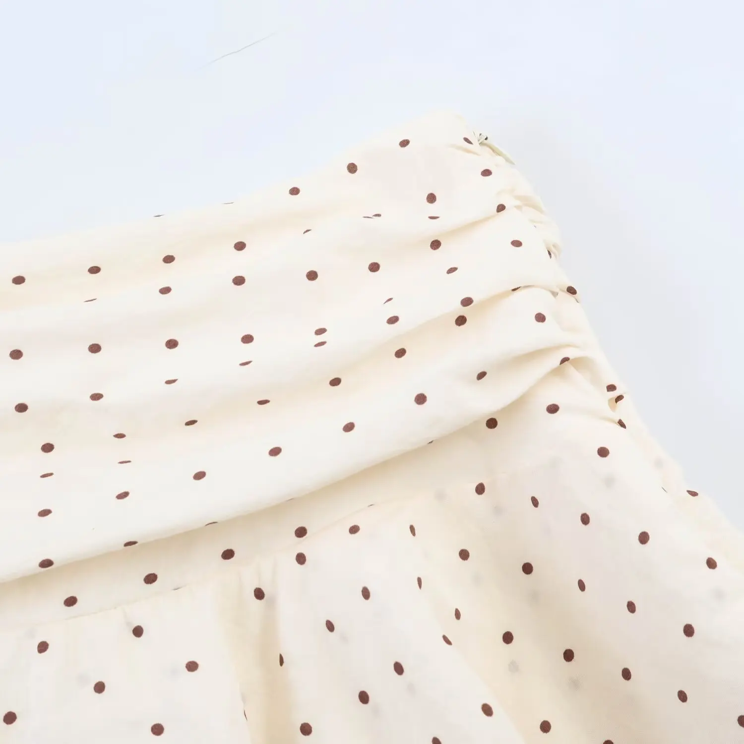 BSAY Neuer Beiger Gepunkteter Skort für Damen, Hochgeschnittener Plissierter Rüschen-Minirock, Sommerliche Lässige Strandshorts mit Futter – Detail 12