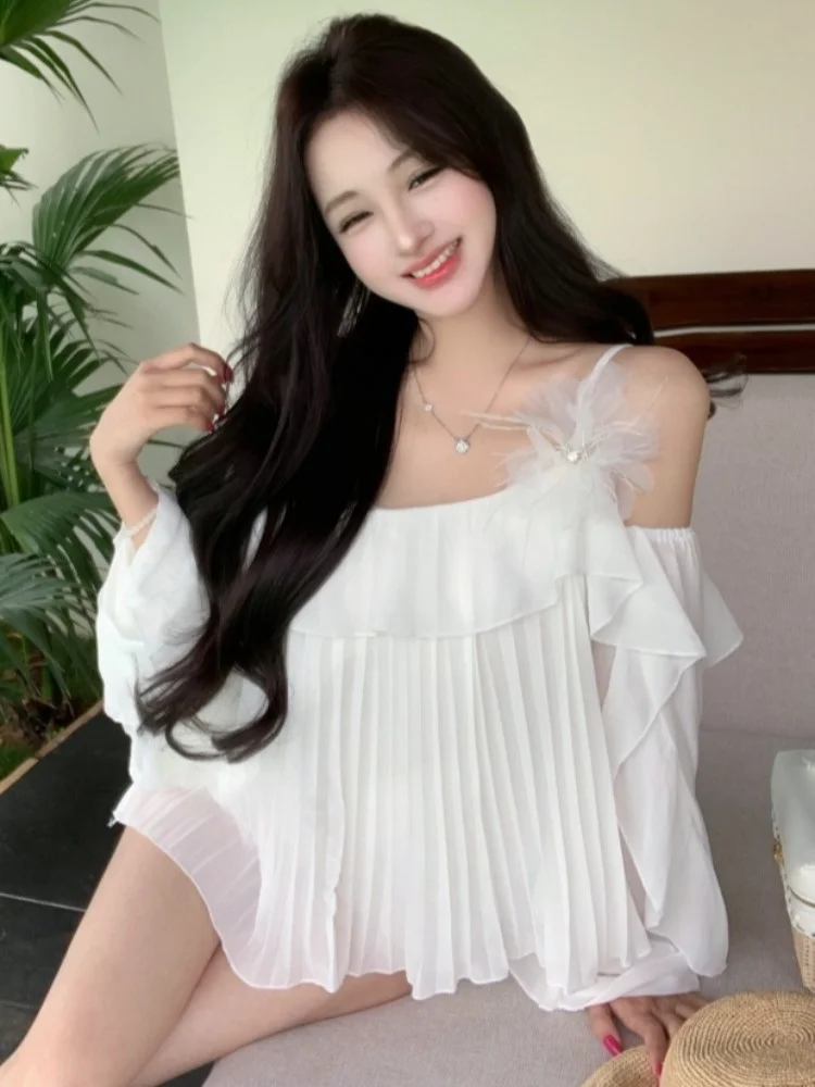 

Sweet Gentle One-Shoulder Flared Sleeve Pleated Design Shirt Women's Spring Summer New Loose Top Elegant Atmosphere Wide Sleeve