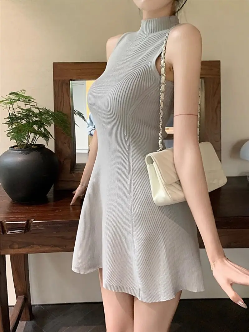 

Half high neck knitted vest for women's 2024 summer temperament sleeveless new minimalist solid color high-end short skirt N3M7