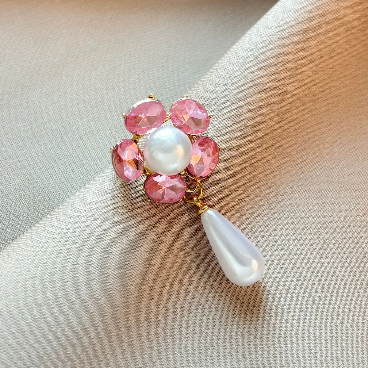 Retro Rhinestone Heavy Industry Baroque Brooch for Women Palace Pendant Pin Event Funny Luxury Gifts New Year Friends Decoration