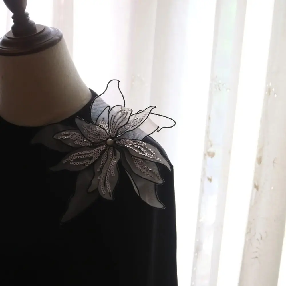 

20cm DIY Flower Embroidery Patches Lace Fabric Sequins Mesh Clothes Patches Sew On Sweater Coat Accessories Flower Cloth Sticker