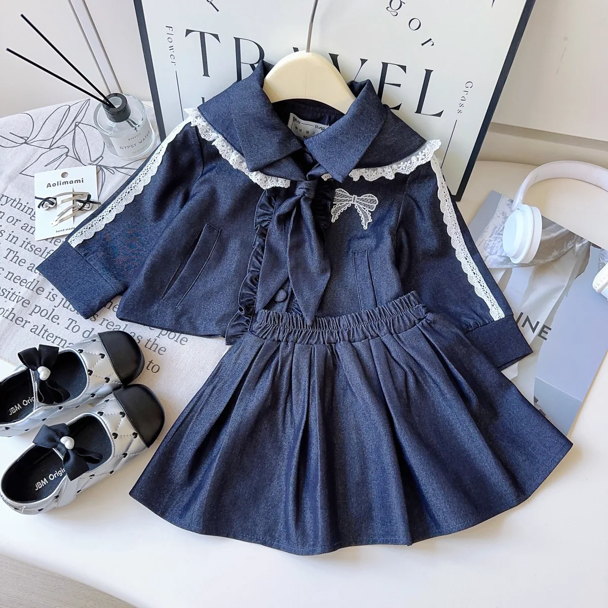 

Комплект в корейском стиле для девочек на весну и осень, новый модный и повседневный топ и юбка для маленьких девочек, комплект из двух предметов 2025 г.