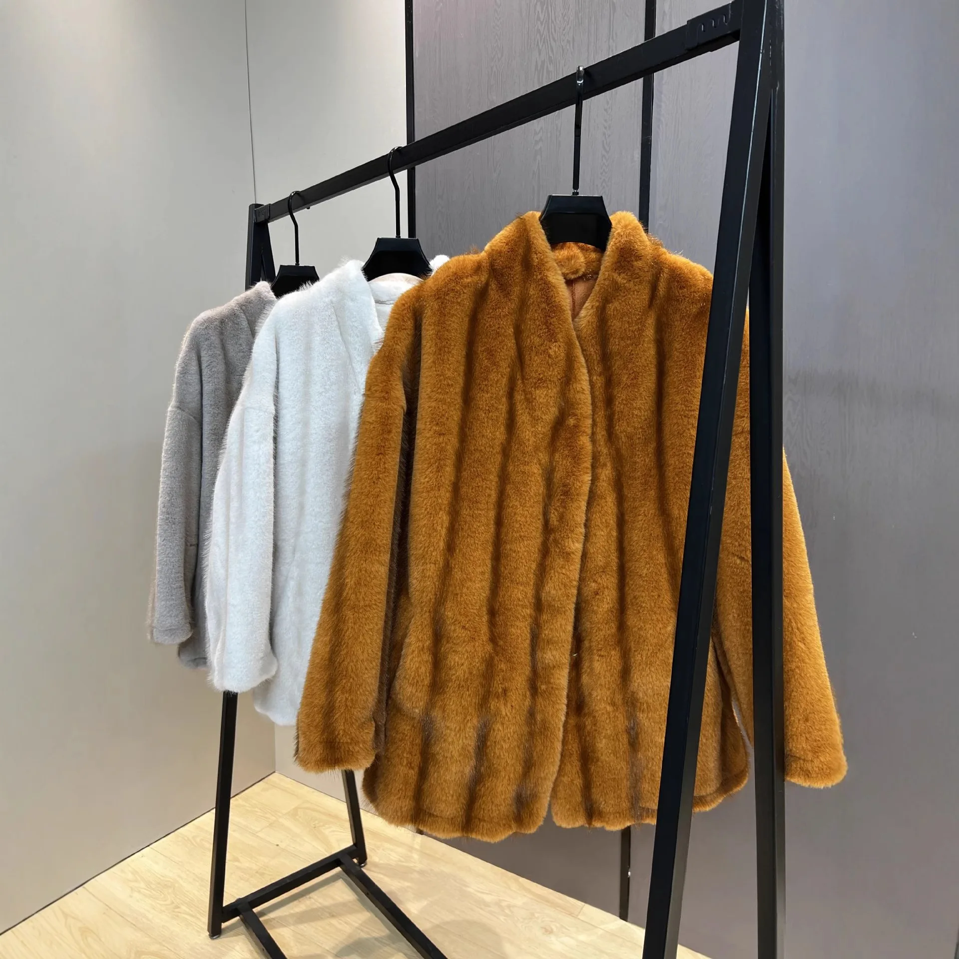 

Утепленное зимнее пальто из искусственного меха норки для женщин, новое, свободного кроя, элегантное, с имитацией овчины