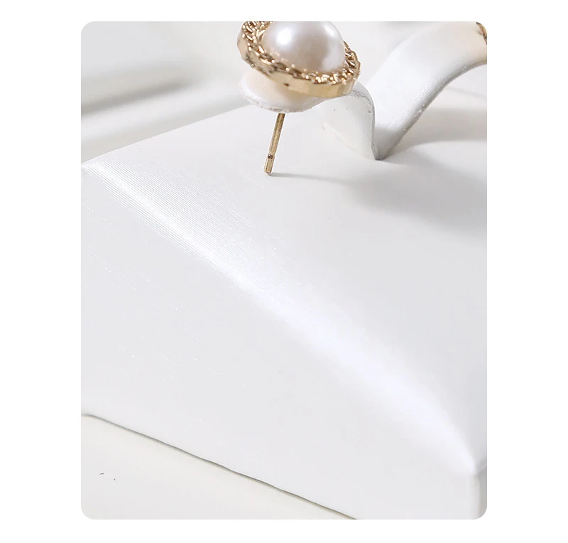 Luxurious Exhibitor Set Jewelry Display Stand White Leather Necklace Pendant Organizer Jewelry Window Counter Display Showcase