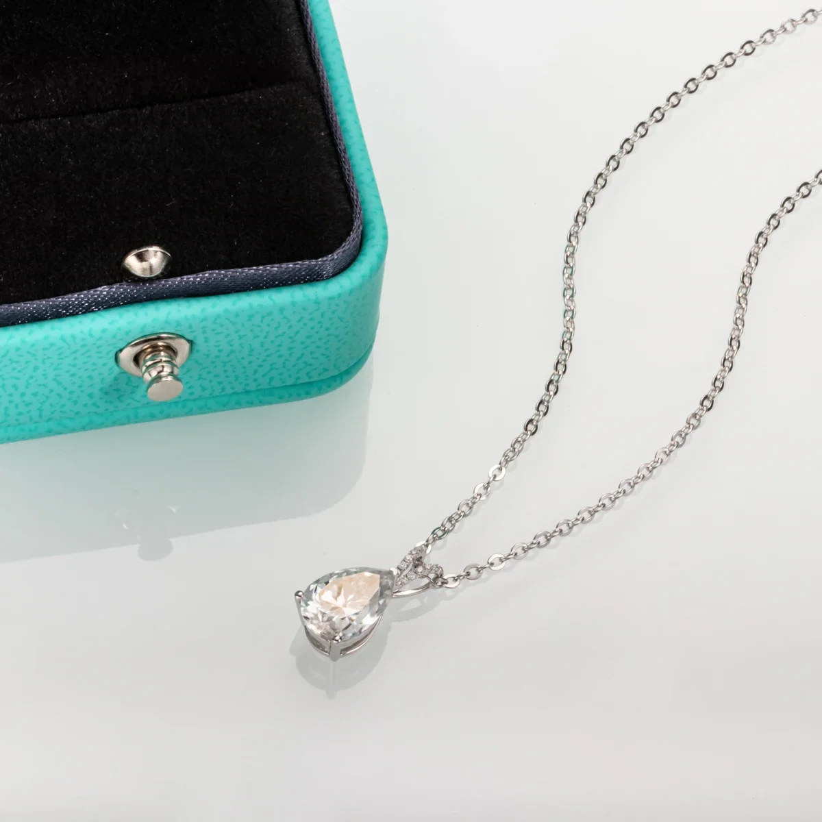 QIBAOKU 2.5ct D Color Pear Cut Teardrop Moissanite Diamond Pendant Neckalce S925 Sterling Silver Necklace Jewelry 2026