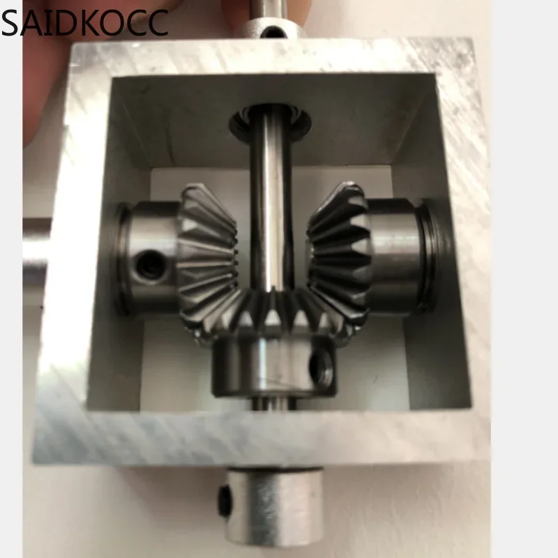 90 Degree Right Angle Transmission Reversing Gearbox Dual Output Shaft Bevel Gear Angle Converter Speed Ratio 1:1 Alloy Frame