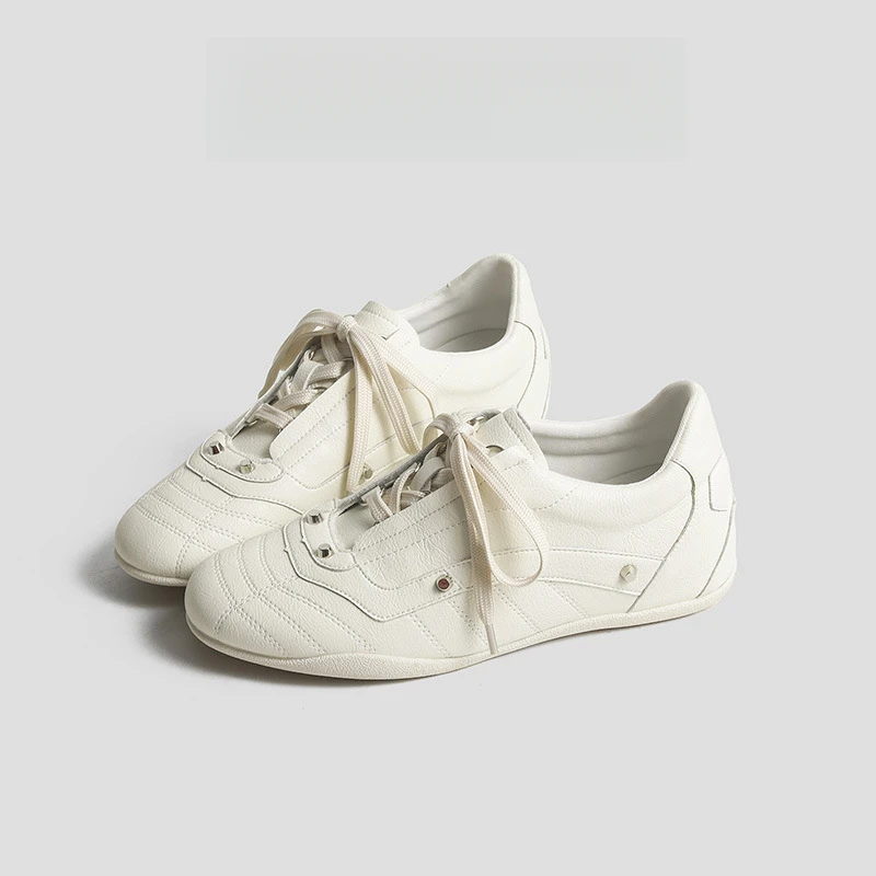 

Новая тренировочная женская обувь на плоской подошве с невидимой внутренней частью, увеличивающая рост, спортивная обувь Forrest Gump, повседневная модная обувь в стиле ретро с заклепками