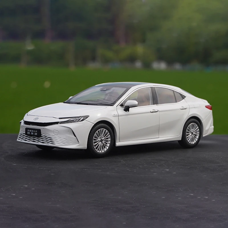 

1:18 Scale Diecast Alloy TOYOTA CAMRY 2024 Toys Cars Model Classics Nostalgia Adult Collectible Souvenir Gift Static Display