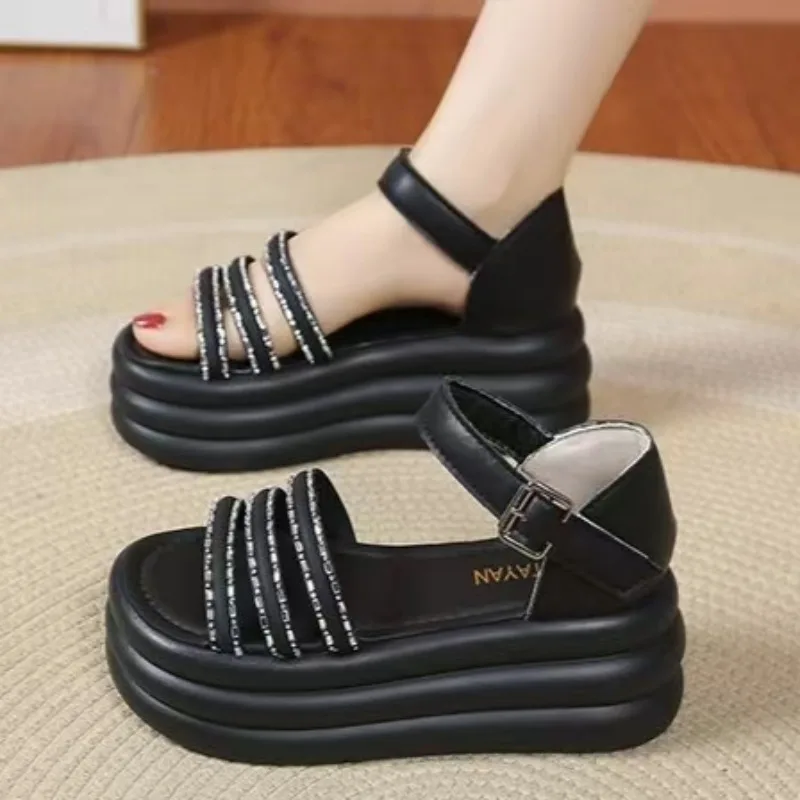 

Модные женские полые римские сандалии с открытым носком, новинка 2025 года, повседневные летние сандалии на платформе 7 см на толстой подошве