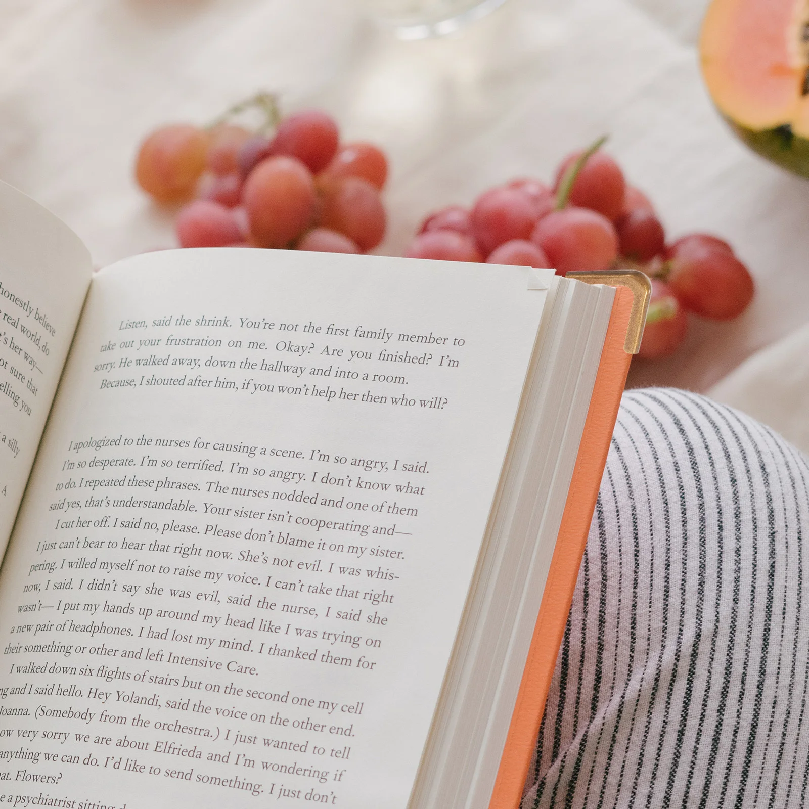 

100Pcs Metal Book Corners Sturdy Photo Album Scrapbook Notebook Corner Protectors Metal Photo Corners Book Corner Protector