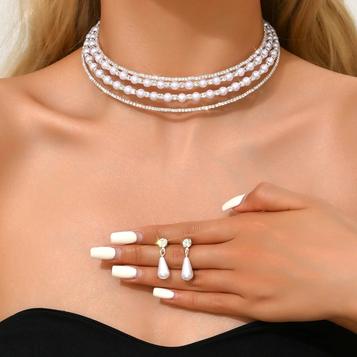 

French niche fashion multi-layered rhinestone pearl necklace for bridesmaid dresses and wedding gowns. Gift for daughters.