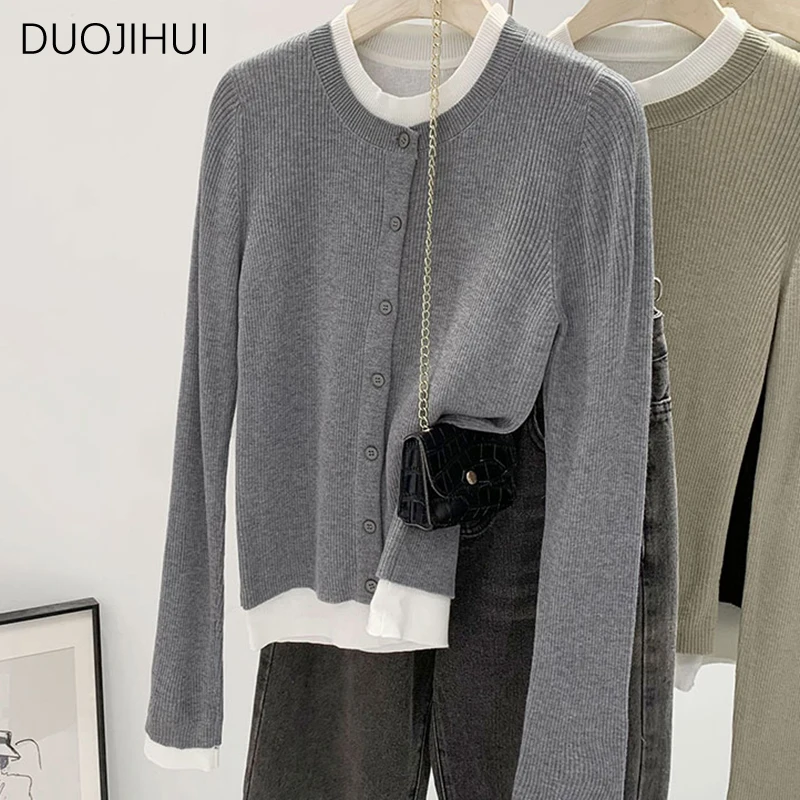 DUOJIHUI pullover wanita model Korea, pullover model Korea warna kontras dasar palsu, dua potong, pullover wanita, model kasual leher O klasik, musim gugur