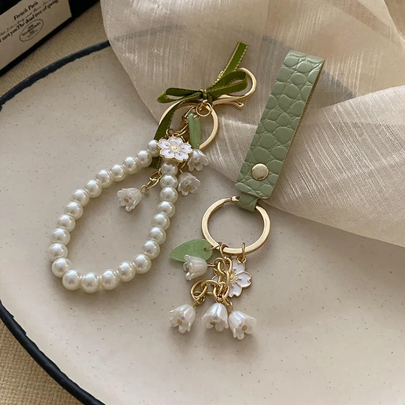 Fresh And Elegant Bell Orchid Keychain Women's Green Gentle Imitation Pearl Leatherresin Alloy Keychain Jewelry Accessories Gift