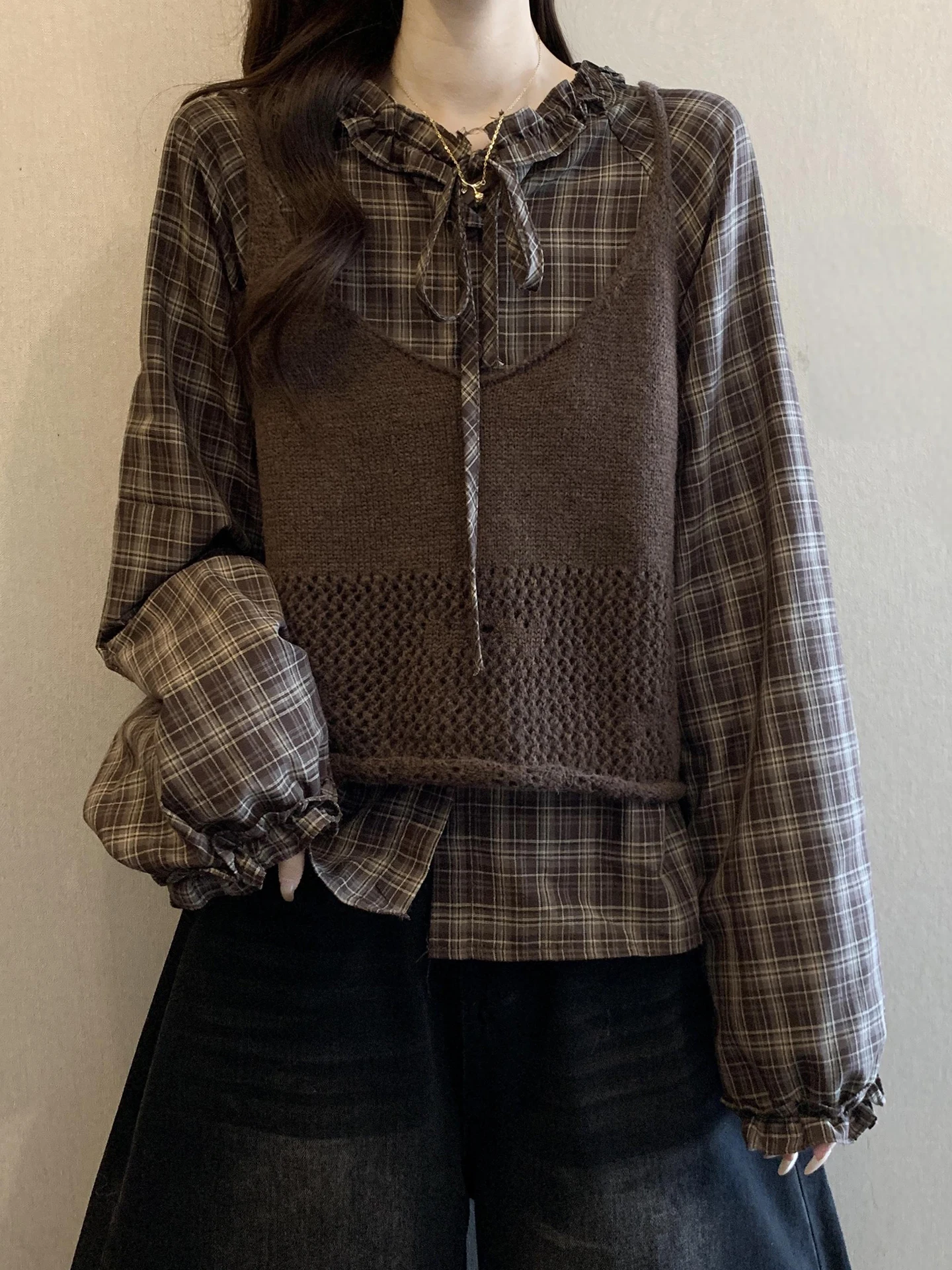 

Женский весенний вязаный жилет больших размеров с клетчатой юбкой, комплект из двух предметов, кофейного цвета, модный многослойный наряд