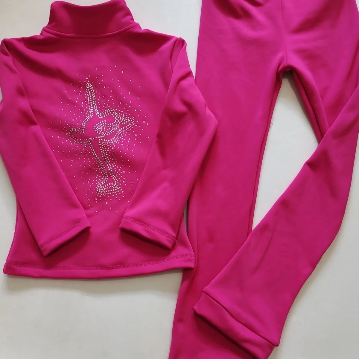 Figure skating training suit set with fleece fabric skating pants and ice skating jacket can be worn close to the body